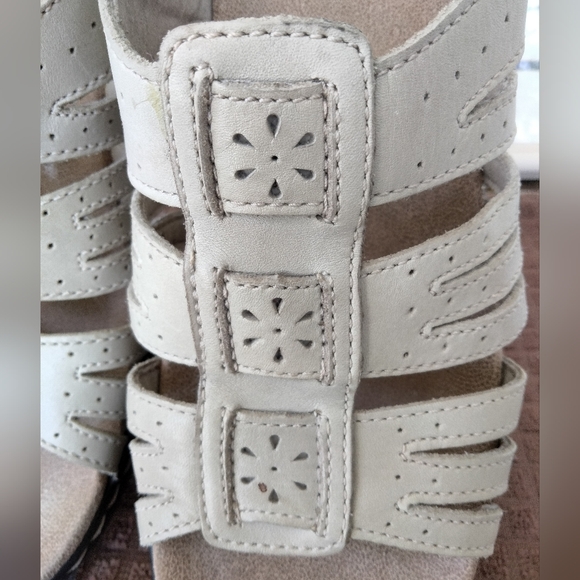 Clark's Collection "Lexi Fiddle Q" Bone Leather Sandals. Size 9M. Excellent Cond - Picture 2 of 10